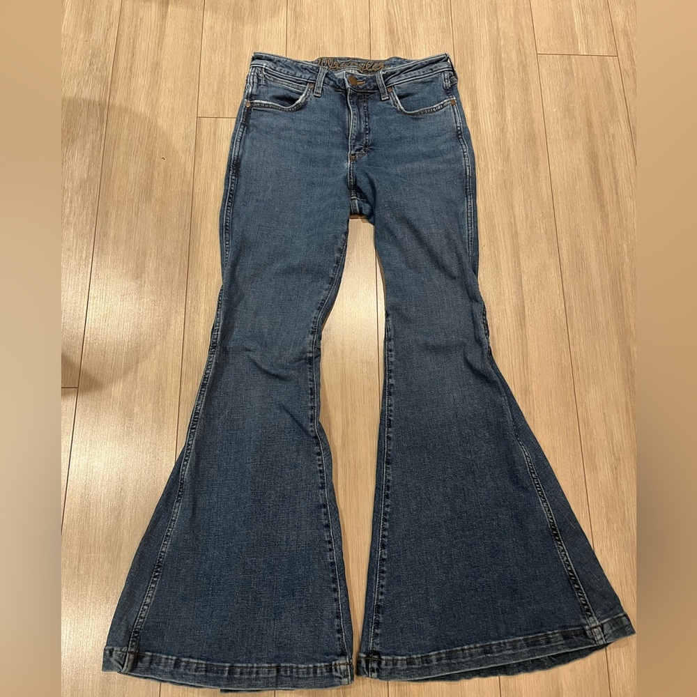 Wrangler High Rise Flare tag size 29x34 (measures 32” inseam)